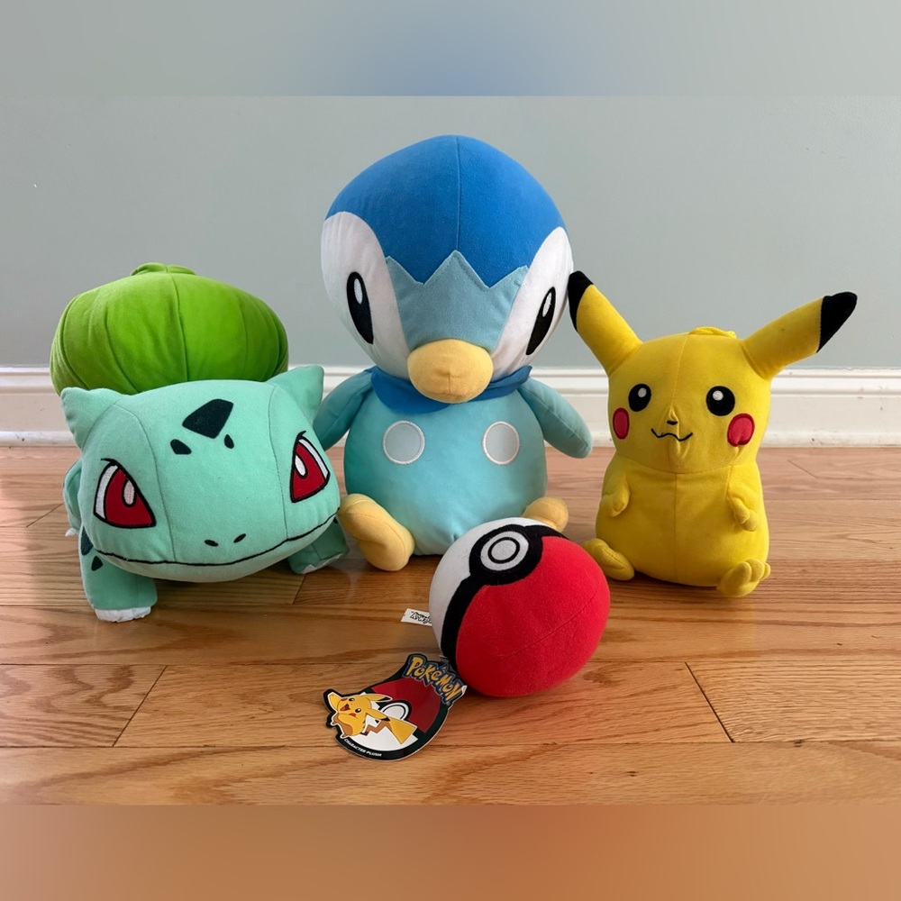 Pokémon Pikachu, ball, bulbasaur, Piplup plush set